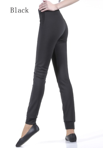 Состав:
Вискоза 70%
Полиамид 26%
Эластан 4%
	Спортивные леггинсы с широкими резинками снизу и завязкой на поясе, спереди накладные карманы с металлизированными стразами-кружочками.
