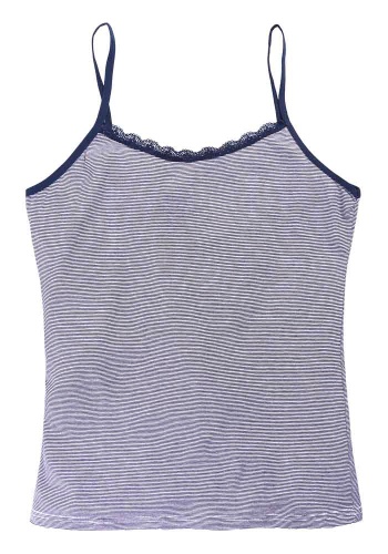 Состав:
Вискоза 95%
Эластан 5%
	Женская майка на тонких бретелях. Вырез украшен мелким кружевом. 