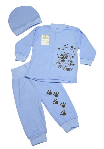 Состав:
Интерлок пенье
Хлопок 100%
	Комплект детский состоит из кофточки на кнопках, штанишек с широким поясом и шапочки.