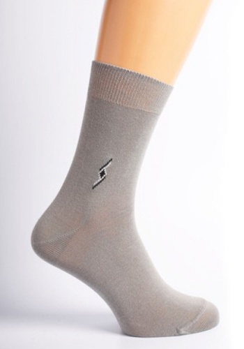 Состав: 
Хлопок 70%, 
Полиамид 30%
	Гладкий летний носок с минималистичным рисунком на паголенке.