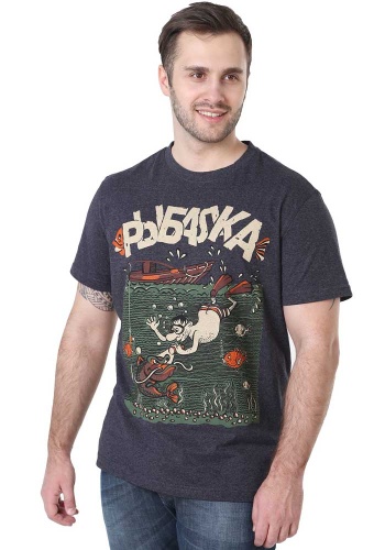 Состав:
Хлопок 70%, 
ПЭ 30%
	Футболка мужская полуприлегающего силуэта с круглым вырезом горловины. Горловина обработана обтачкой. Рукава втачные короткие. На полочке принт.