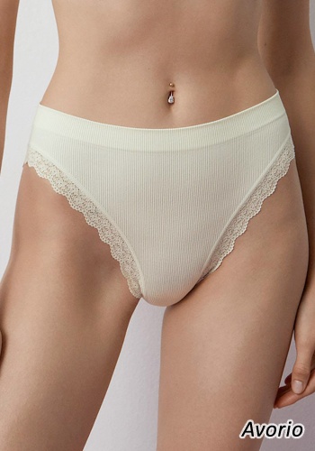 Состав:
Полиамид 91%
Эластан 9%
   Комфортные трусы-слипы 