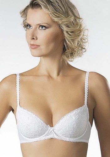 Состав:
Полиамид  60% 
Хлопок 30%
Эластан  10%
   Бюстгальтер из эластичного трикотажного полотна и эластичного кружева, на каркасах. Открытая линия декольте. Чашки на дубляже с хлопком. Отделка - бантик.