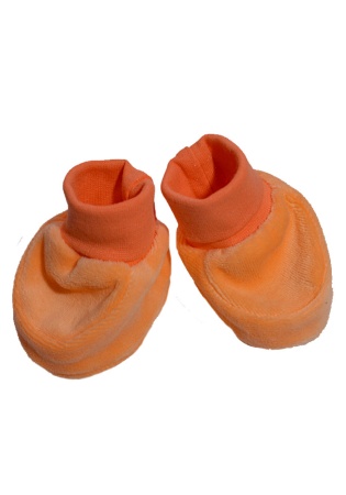 Состав:
Велюр
	Велюровые детские пинетки.