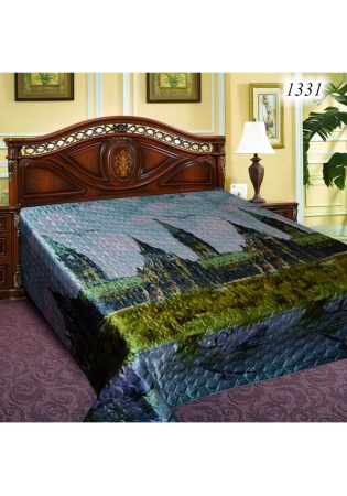 Состав:
1ая сторона - искусственный шелк, с модными дизайнами 3Д.
2ая сторона- белый спанбонд, нетканный материал.
Наполнитель - синтепон. 
	Покрывало 