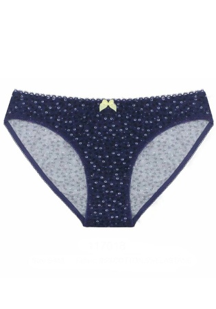 Состав:
Хлопок 95%,  
Эластан 5%
	Женские трусики из набивного полотна, декорированы атласным бантиком.