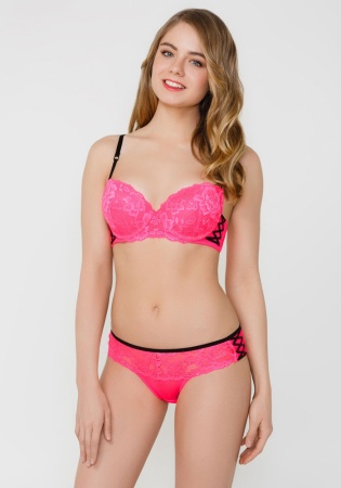 Состав:
Эластичная сетка
ПА 88%
ПУ 12%
Эластичное кружево
ПА 90%
ПУ 10%
Ластовица
Хлопок 100%
	Трусики классические выполнены из эластичной сетки и эластичного кружева, декорированы шнуровкой из контрастной атласной ленты по бокам. Линия тали