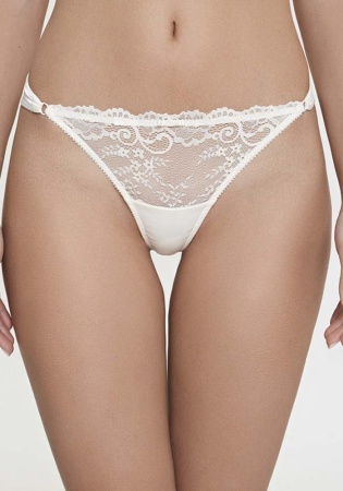 Состав:
Эластичное полотно 
ПА 85%
ПУ 15%
Эластичная сетка 
ПА 88%
ПУ 12%
Кружево 
ПА 90%
ПУ 10%
Ластовица
Хлопок 100%
	Детали трусов выполнены из эластичного полотна, эластичной сетки и кружева и декорированы эластичной лентой с фестонами