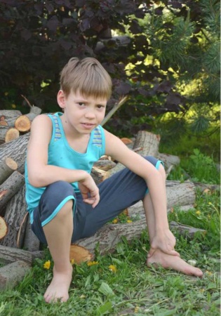 Состав:
Кулирка
Хлопок 100%
	Комплект для мальчика. Состоит из двух предметов (майка + шорты).