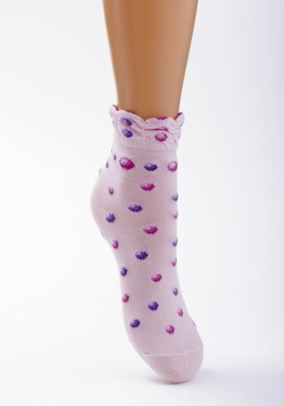 Состав: 
Хлопок 68%, 
Полиамид 30%, 
Эластан 2%
	Носки с мелким рисункам по всей длине. Борт в виде рюши.