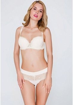 Состав:
Эластичное полотно
ПА 85%
ПУ 15%
Кружево
ПА 90%
ПУ 10%
Ластовица
Хлопок 100%
	Трусы боксеры-стринг из эластичной ткани и кружева. Передняя деталь декорирована сборкой и бантиком.
  