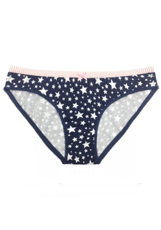 Состав:
Хлопок 95%,  
Эластан 5%
	Женские трусики из набивного полотна, декорированы атласным бантиком.