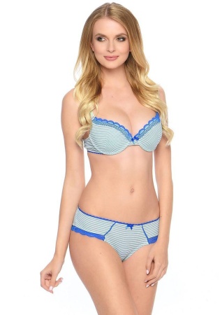 Состав:
Полотно
Хлопок 95%
ПУ 5%
Кружево
ПА 90%
ПУ 10%
Ластовица
Хлопок 100%
	Трусики-боксеры выполнены из эластичного принтованного хлопкового полотна и узкого кружева, декорированы эластичной лентой с фестонами. Передняя деталь декорирована