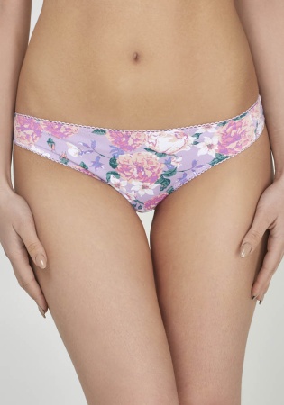 Состав:
Эластичное полотно
ПА 85%,
ПУ 15%
Кружево
ПА 90%,
ПУ 10%
Ластовица
Хлопок 100%
	Трусики-стринг выполнены из эластичного принтованного полотна. Детали трусов декорированы эластичной лентой с фестонами. Задняя деталь выполнена из кружев