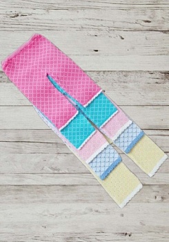 Состав:
ПАН 100%
      Детские гамаши. 