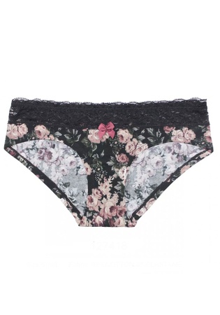 Состав:
Хлопок 95%,  
Эластан 5%
	Женские трусики из принтованного полотна, украшены атласным бантиком и кружевом.