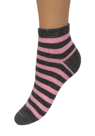 Состав:
Хлопок – 75%
ПА – 18%
Эластан – 7%
   Носки женские демисезонные экономкласса. 