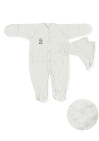 Состав: 
Интерлок-пенье
Хлопок 100%
   Комплект на выписку белого цвета с кружевом (интерлок-пенье). 