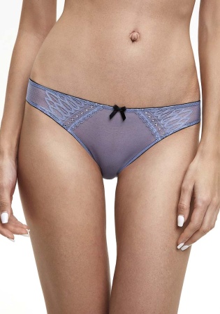 Состав:
Эластичное кружево
ПА 90%
ПУ 10%
Ластовица
Хлопок 100%
	Трусики классические выполнены из эластичного кружева. Передняя деталь декорирована бантиком. 