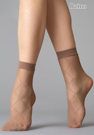 Состав:
Полиамид 90%
Эластан 10%
   Ажурные фантазийные носки с узором 