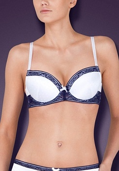 Состав:
Атласное полотно
ПЭ 97%,
ПУ 3%
Кружево
ПА 90%,
ПУ 10%
	Бюстгальтер T-Shirt с формованной чашкой с небольшим уплотнением внутри одинаковым для всех размеров. Детали бюстгальтера выполнены из атласного жаккардового полотна и кружева. Чашк