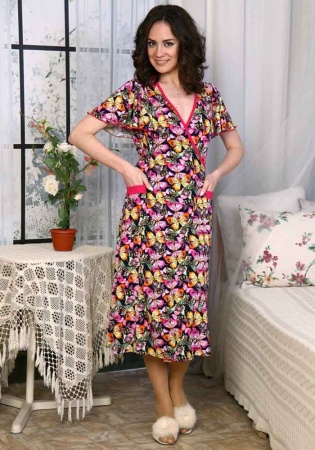 Состав: 
Кулирка 
Хлопок 100% 
	Халат на запахе с поясом, втачные карманы в рельефы, свободный  расклешеный рукав. Отделка контрастным цветом.