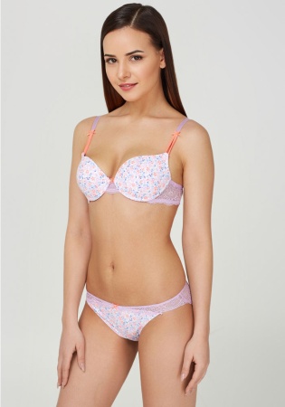 Состав:
Эластичное полотно
ПА 85%
ПУ 15%
Эластичное кружево
ПА 90%
ПУ 10%
Ластовица
Хлопок 100%
	Трусики классические выполнены из эластичного принтованного полотна и кружева. Передняя деталь декорирована бантиком.
