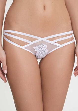 Состав:
Эластичная сетка
ПА 88%
ПУ 12%
Ластовица
Хлопок 100%
	Трусики классические выполнены из эластичной сетки. Передняя деталь декорирована вышивкой. Боковые части выполнены тремя эластичными лентами.