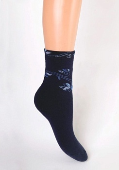 Состав: 
Хлопок 83%, 
Полиамид 16%, 
Эластан 1%
	Зимний носок с плюшем внутри и цветочным рисунком на бортике.