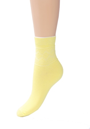 Состав: 
Хлопок 80%
Полиамид 15%
Эластан 5%
	Классические женские гладкие носки с рельефным рисунком на паголенке. 