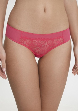 Состав:
Кружево 
ПА 90%
ПУ 10%
Эластичная сетка 
ПА 88%
ПУ 12%
Ластовица 
Хлопок 100%
	Детали трусов выполнены из кружева и эластичной сетки. Внутреннняя ластовица выполнена из хлопка. 