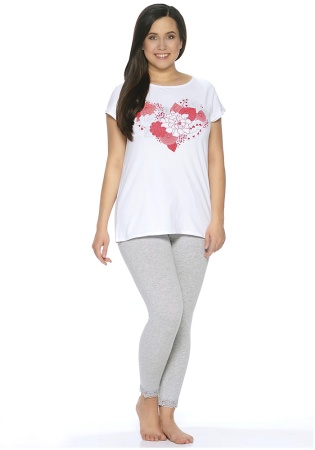 Состав: 
Хлопок 95%,
ПУ 5%
	Трикотажная пижама, состоящая из футболки и леггинсов. 
Футболка с круглым вырезом горловины, декорирована ярким принтом спереди. 
Леггинсы с эластичной резинкой на поясе, декорированы узким кружевом по низу.