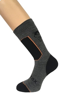 Состав:
ПАН – 62%
Шерсть – 26%
ПА – 10%
Эластан – 2%
       Высокие спортивные зимние носки с плюшем внутри. На стопе и паголенке фиксирующая резина.