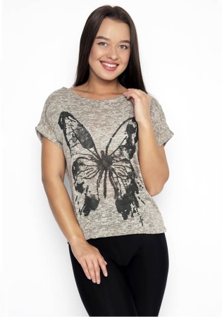 Состав:
Деворе
П/э 65%,
Хлопок 35%
	Футболка женская полуприлегающего кроя, со спущенным рукавом. С модным принтом.