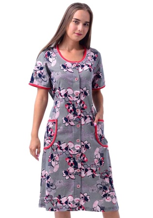 Состав:
Хлопок 100%.
	Женский халат на пуговицах[. Выполнена из принтованного полотна. Спереди два накладных кармана. 

Обратите внимание: расцветка товара на сайте может отличаться от фактической расцветки. Оптовый склад оставляет за собой прав