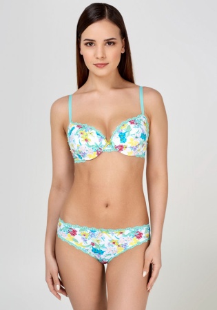 Состав:
Эластичное полотно
ПА 85%
ПУ 15%
Кружево
ПА 90%
ПУ 10%
Ластовица
Хлопок 100%
	Трусики классические выполнены из эластичного принтованного полотна, декорированы узким кружевом. Передняя деталь декорирована бантиком. 