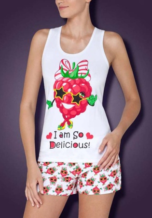 Состав: 
Хлопок 95%,
ПУ 5%
	Яркая трикотажная пижама, состоящая из майки и шорт. 
Майка на широких бретелях с округлым вырезом горловины, украшенная забавным принтом на груди. 
Шорты выполнены из эластичного принтованного хлопкового полотна. Пояс