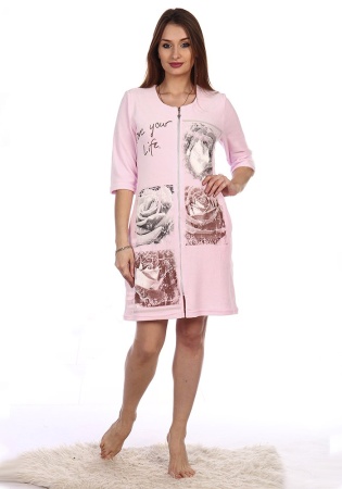 Состав:
Велюр
Хлопок: 80%
Полиэстер: 20%
	Халат на молнии, рукав 3/4, втачные карманы.

Обратите внимание: расцветка товара на сайте может отличаться от фактической расцветки. Оптовый склад оставляет за собой право поставить товар любого цвета