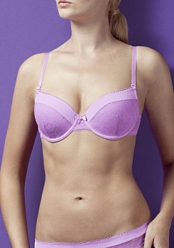 Состав:
Эластичное полотно
ПА 85%,
ПУ 15%
Кружево
ПА 90%,
ПУ 10%
	Бюстгальтер формы T-Shirt с формованной чашкой без Push-Up для всех размеров. Детали бюстгальтера выполнены из эластичного кружевного полотна и эластичного полотна с блеском, дек