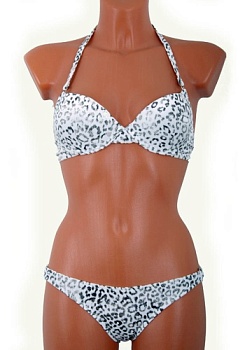 Состав:
Эластичное полотно
ПА 80%,
ПУ 20%
	Купальник раздельный состоит из бюстгальтера и трусов. Бюстгальтер с формованной чашкой с Push-up, по всему полотну плюшевый леопардовый принт, бретелька через шею. Слипы низкие, по всему полотну плюшевый
