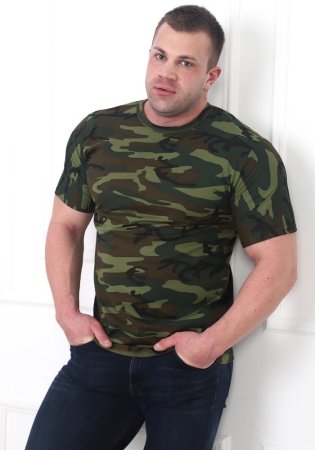 Состав: 
Кулирка
Хлопок 100%
	Мужская футболка камуфляжная. Короткий рукав. Футболка выполнена из принтованной ткани.  

Обратите внимание: расцветка товара на сайте может отличаться от фактической расцветки. Оптовый склад оставляет за собой пр