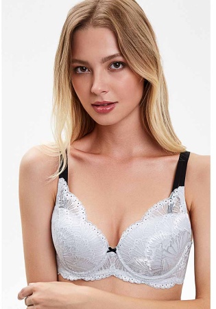 Состав:
Эластичная сетка
ПА 88%,
ПУ 12%
Кружево
ПА 90%,
ПУ 10%
	Бюстгальтер формы T-Shirt с формованной чашкой без Push-ap для всех размеров. Детали бюстгальтера выполнены из эластичной сетки и кружева. Чашка декортрована кружевом. Центральная 