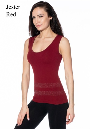 Состав:
Полиамид 94%
Эластан 5%
Люрекс 1%
      Праздничная бесшовная майка с широкими бретелями и глубоким овальным вырезом, выполненная из мягкой микрофибры. Ворот и бретели модели отстрочены блестящей тесьмой, талия украшена рисунком 