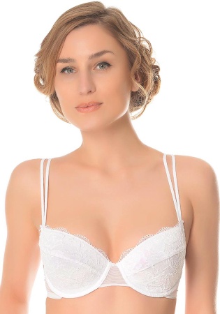 Состав:  
Полиамид 50%
Хлопок 45%
Эластан 5%
	Бюстгальтер из эластичного кружева и эластичного сетчатого полотна, на каркасах. Чашки на дубляже с хлопоком. Отделка — бантики.