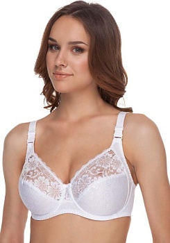 Состав:
Полиамид  40% 
Полиэстр 35%
Хлопок 15%
Эластан  10%
   Бюстгальтер из неэластичного хлопкосодержащего трикотажного полотна с тиснением, неэластичного кружева и эластичного трикотажного полотна. На каркасах. Мягкие чашки с двойным членен