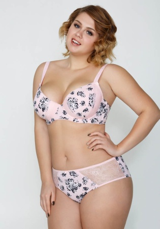 Состав:
Эластичное полотно
ПА 85%
ПУ 15%
Кружево
ПА 90%
ПУ 10%
Ластовица
Хлопок 100%
	Трусики классические выполнены из эластичного принтованного полотна и кружева. Линия талии декорирована эластичной лентой с фестонами. Передняя деталь декор