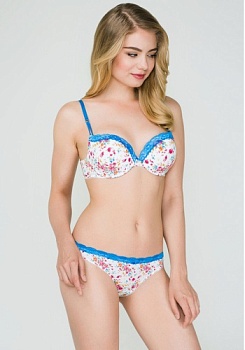 Состав:
Полотно
Хлопок 95%
ПУ 5%
Кружево
ПА 90%
ПУ 10%
Ластовица
Хлопок 100%
	Трусики классические выполнены из принтованного эластичного хлопкового полотна, декорированы эластичной лентой с фестонами. Линия талии декорирована узким кружевом.