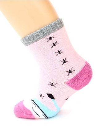 Состав:
Хлопок 80% 
Полиэстер 17%
Эластан 3% 
          Детские носки с махрой внутри, с рисунком 