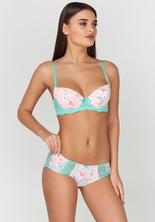 Состав:
Эластичное полотно
ПА 85%
ПУ 15%
Кружево
ПА 90%
ПУ 10%
Ластовица
Хлопок 100%
	Трусики-боксеры выполнены из эластичного полотна и эластичного кружева. Передняя деталь декорирована атласным бантиком. 