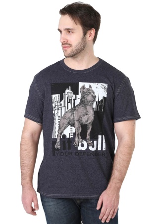 Состав:
Хлопок 70%
ПЭ 30%
	Футболка полуприлегающего силуэта с принтом на полочке, коротким рукавом. Горловина круглая, обработана обтачкой. Подгибка низа изделия, низа рукавов и отстрочка горловины выполнена отделочными нитками.

Обратите вним